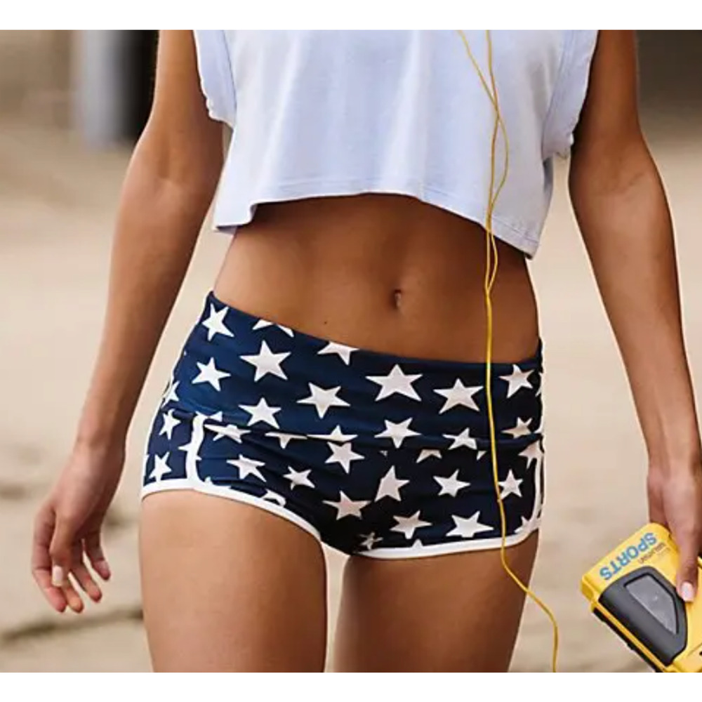 NEW FREE PEOPLE FP MOVEMENT NAVY BLUE WHITE STARS ISLAND TIME PRINTED SHORTS XS
